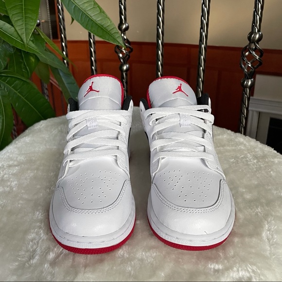 ‼️SOLD‼️ Nike Air Jordan Sneakers - Picture 4 of 15